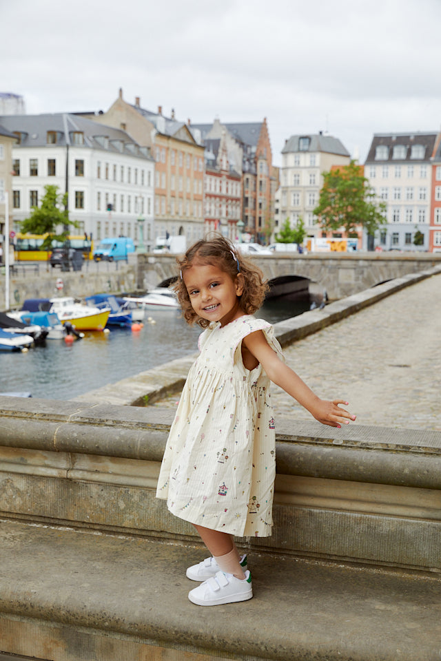 Printed dress with ruffle sleeves - Cream Tivoli print